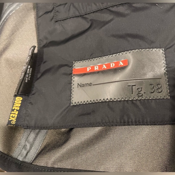 Waterproof jacket - Picture 4 of 5